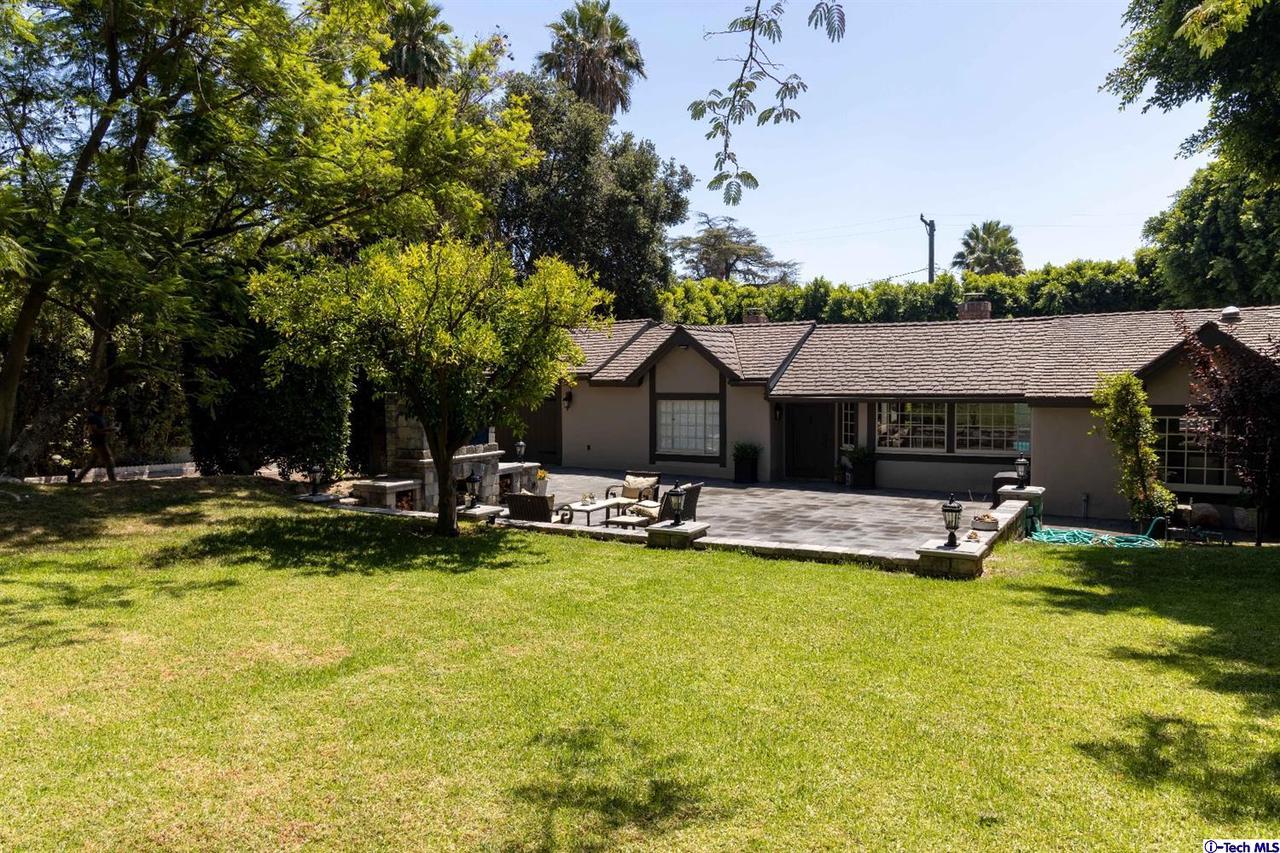 238 West Kenneth Road Glendale, CA 91202 - Photo 3 of 45