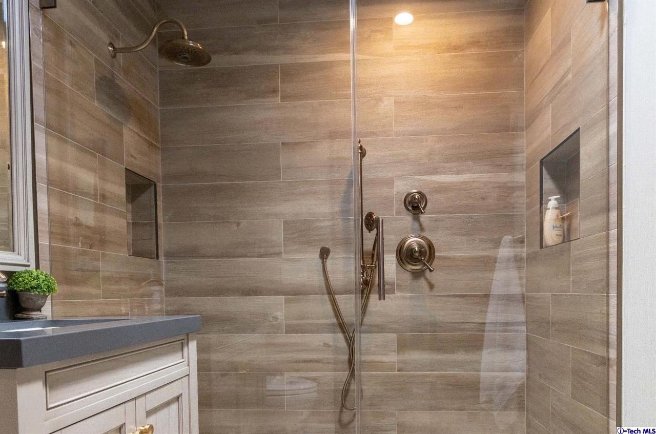 238 West Kenneth Road Glendale, CA 91202 - Photo 21 of 45