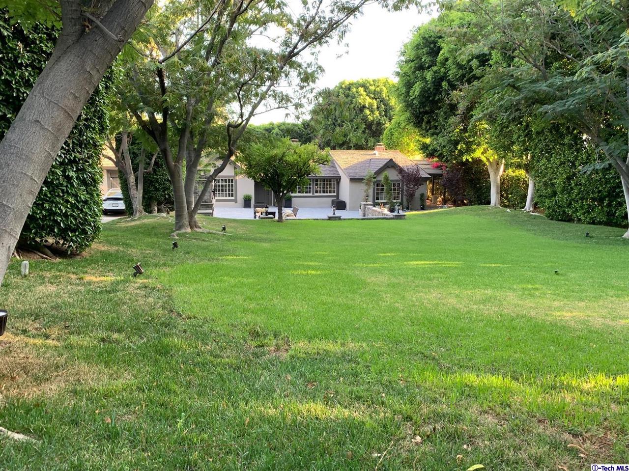 238 West Kenneth Road Glendale, CA 91202 - Photo 7 of 45