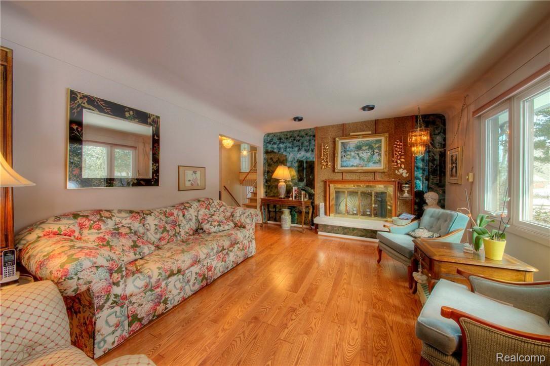 8232 Earhart Road South Lyon, MI 48178 - Photo 5 of 63 930A1532_3_4.jpg