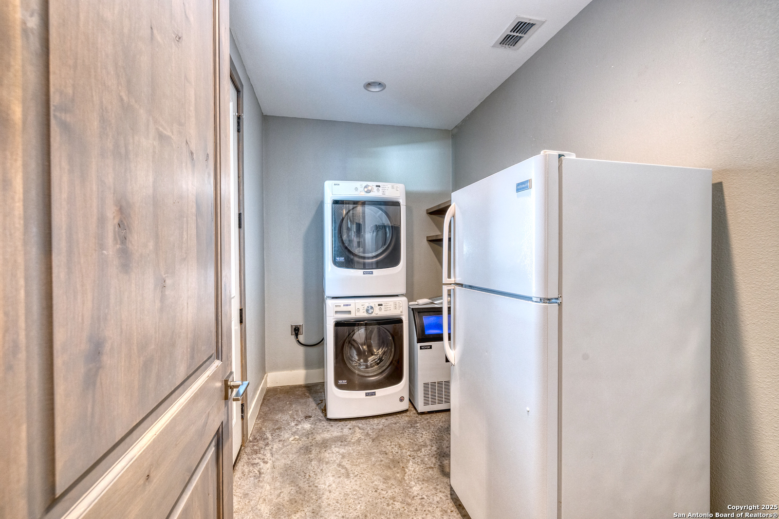 989 Mountain Valley Road Concan, TX 78838 - Photo 28 of 35 Gallery Image 28