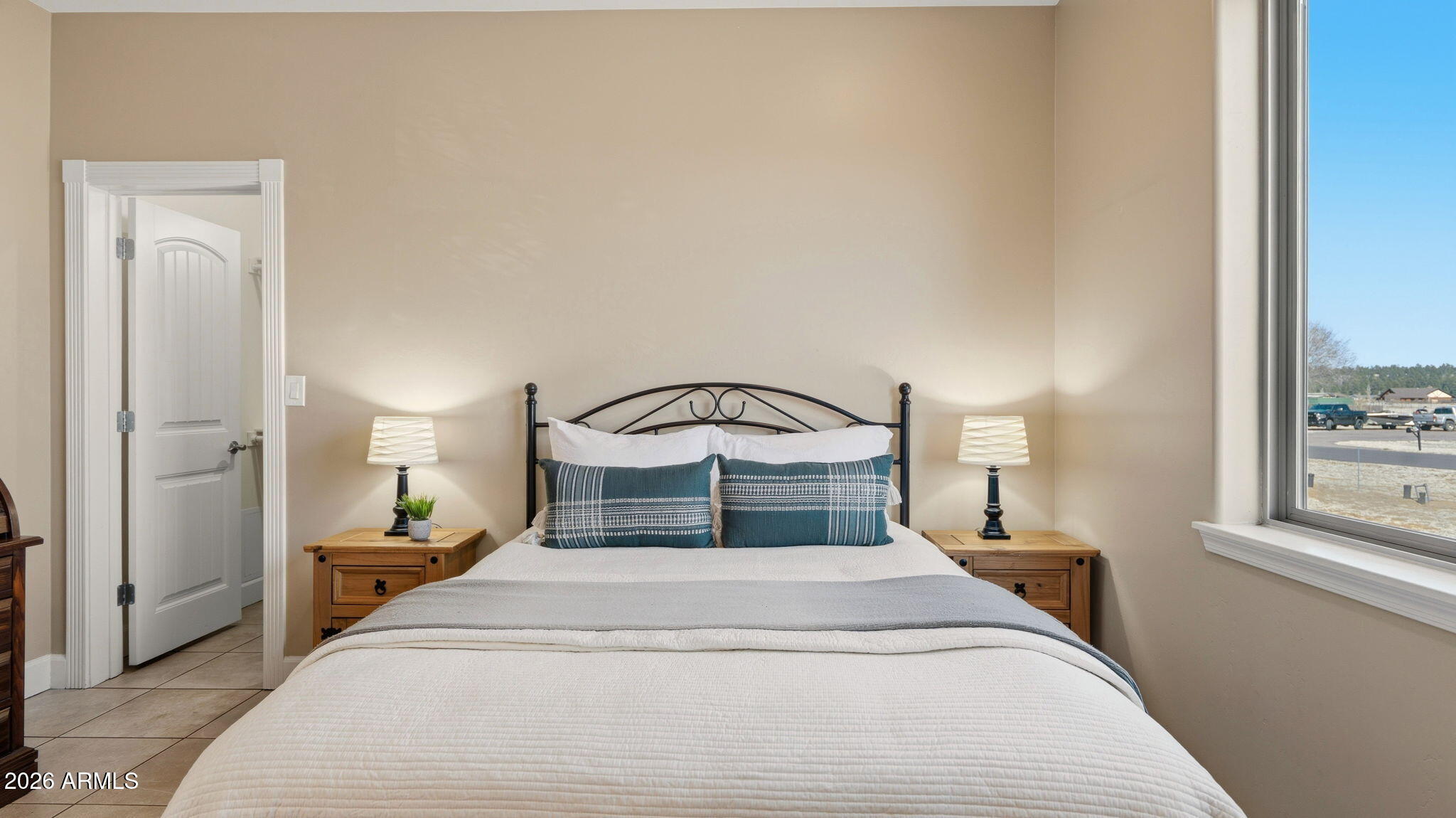 9630 North Aldrich Road Flagstaff, AZ 86004 - Photo 28 of 47 a bedroom with a bed and a window