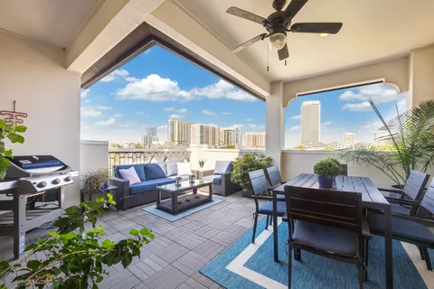 $925,000 | 1305 West Bell Street, Houston, TX 77019