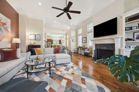 $925,000 | 1305 West Bell Street, Houston, TX 77019