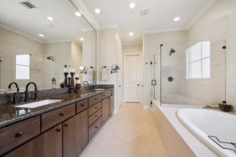 $925,000 | 1305 West Bell Street, Houston, TX 77019