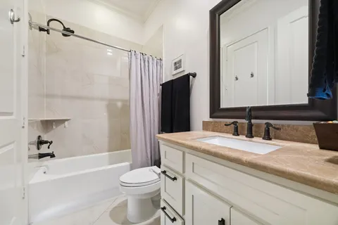 $925,000 | 1305 West Bell Street, Houston, TX 77019