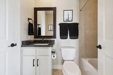 $925,000 | 1305 West Bell Street, Houston, TX 77019