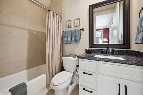 $925,000 | 1305 West Bell Street, Houston, TX 77019