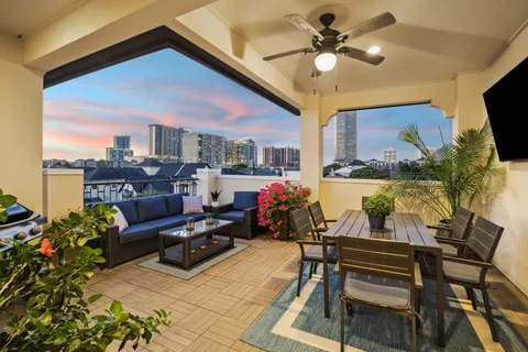 $925,000 | 1305 West Bell Street, Houston, TX 77019