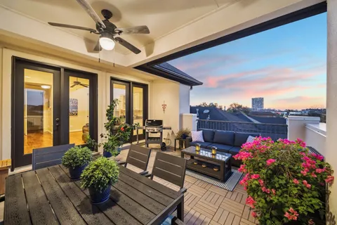 $925,000 | 1305 West Bell Street, Houston, TX 77019