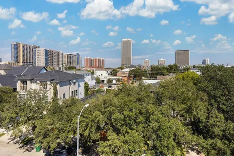 $925,000 | 1305 West Bell Street, Houston, TX 77019