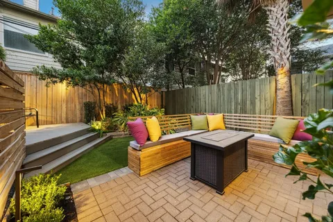$875,000 | 1305 West Bell Street, Houston, TX 77019