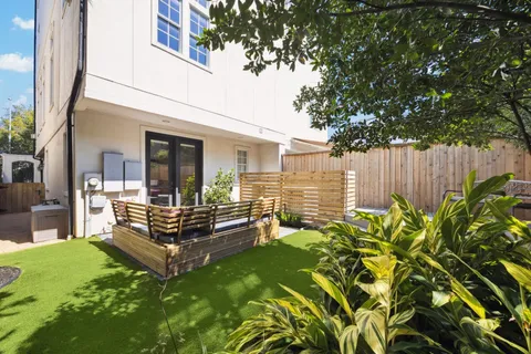 $925,000 | 1305 West Bell Street, Houston, TX 77019