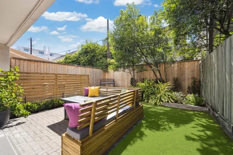 $925,000 | 1305 West Bell Street, Houston, TX 77019