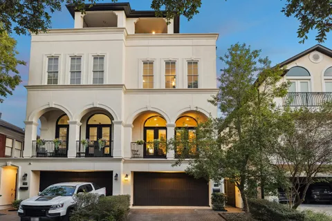 $925,000 | 1305 West Bell Street, Houston, TX 77019