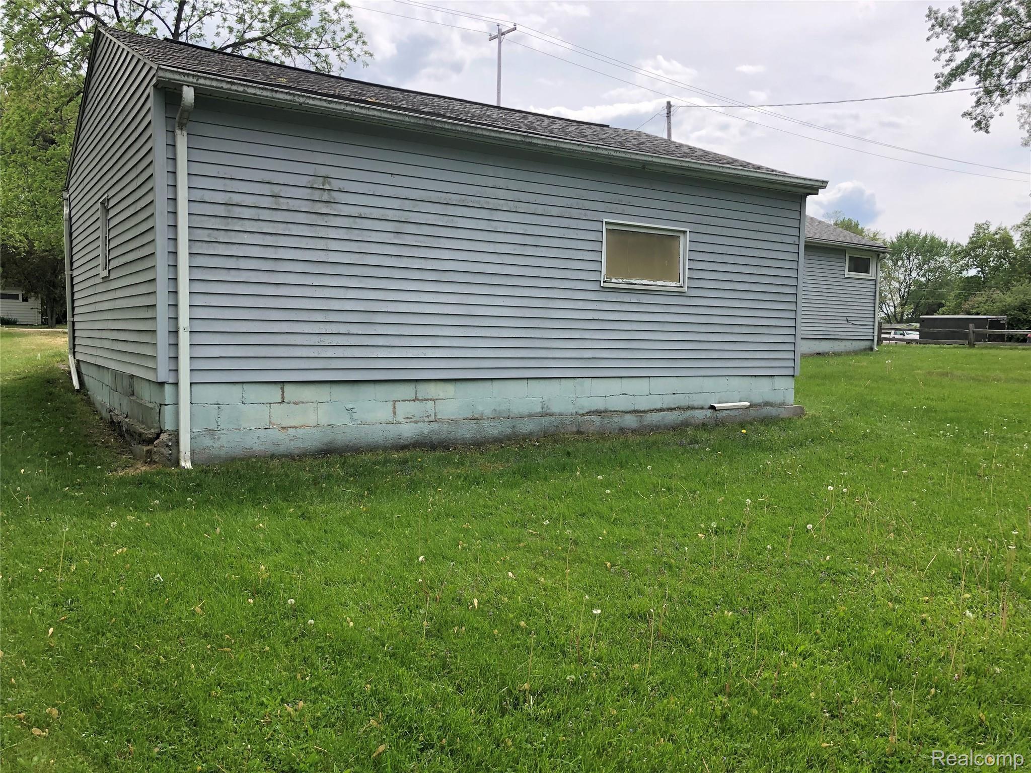 2434 North Long Lake Road Fenton, MI 48430 - Photo 25 of 25 39B3F848-6EFB-439F-80A6-CCF371B0980B.jpeg