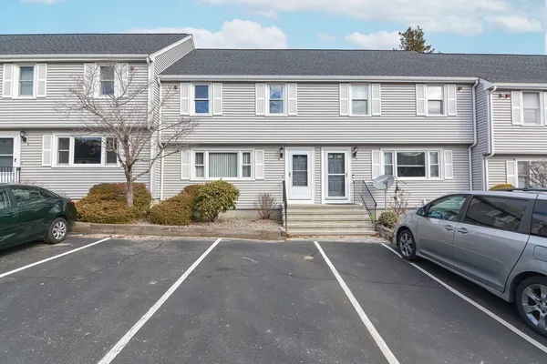 $3,200 | 80 Broadway, Unit 8, North Attleboro, MA 02760