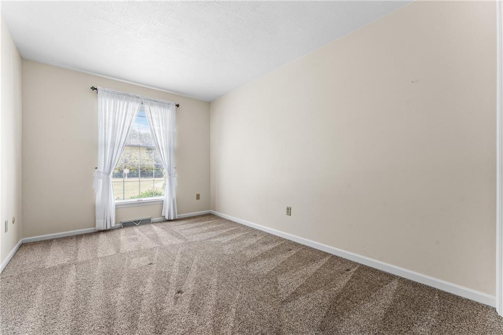 286 Windsor Ridge, Unit 25 New Castle, PA 16105 - Photo 13 of 26 Gallery Image 13