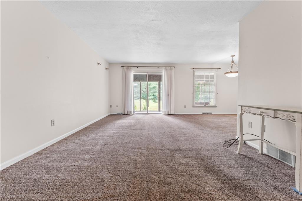 286 Windsor Ridge, Unit 25 New Castle, PA 16105 - Photo 6 of 26 Gallery Image 6