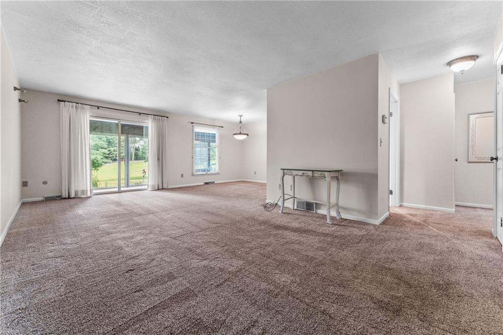 286 Windsor Ridge, Unit 25 New Castle, PA 16105 - Photo 7 of 26 Gallery Image 7