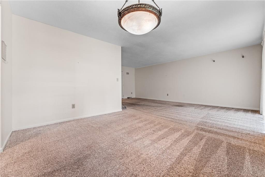286 Windsor Ridge, Unit 25 New Castle, PA 16105 - Photo 8 of 26 Gallery Image 8