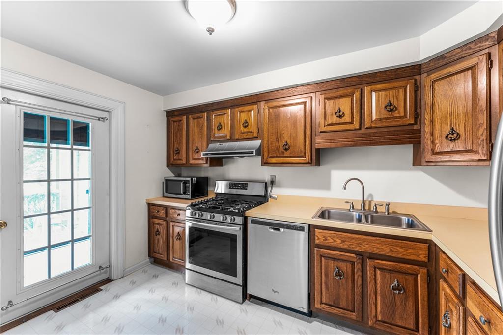 286 Windsor Ridge, Unit 25 New Castle, PA 16105 - Photo 9 of 26 Gallery Image 9