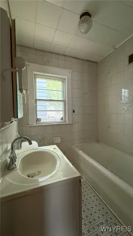 $130,000 | 1890 Linwood Avenue, Niagara Falls, NY 14305