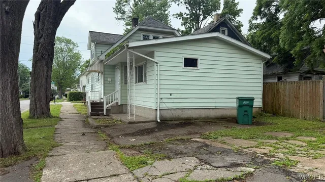 $130,000 | 1890 Linwood Avenue, Niagara Falls, NY 14305