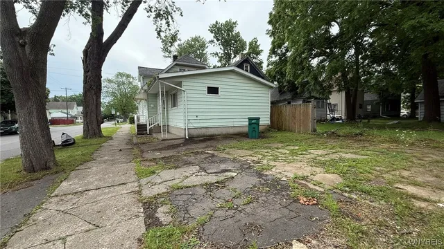 $130,000 | 1890 Linwood Avenue, Niagara Falls, NY 14305