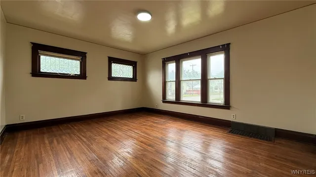 $130,000 | 1890 Linwood Avenue, Niagara Falls, NY 14305