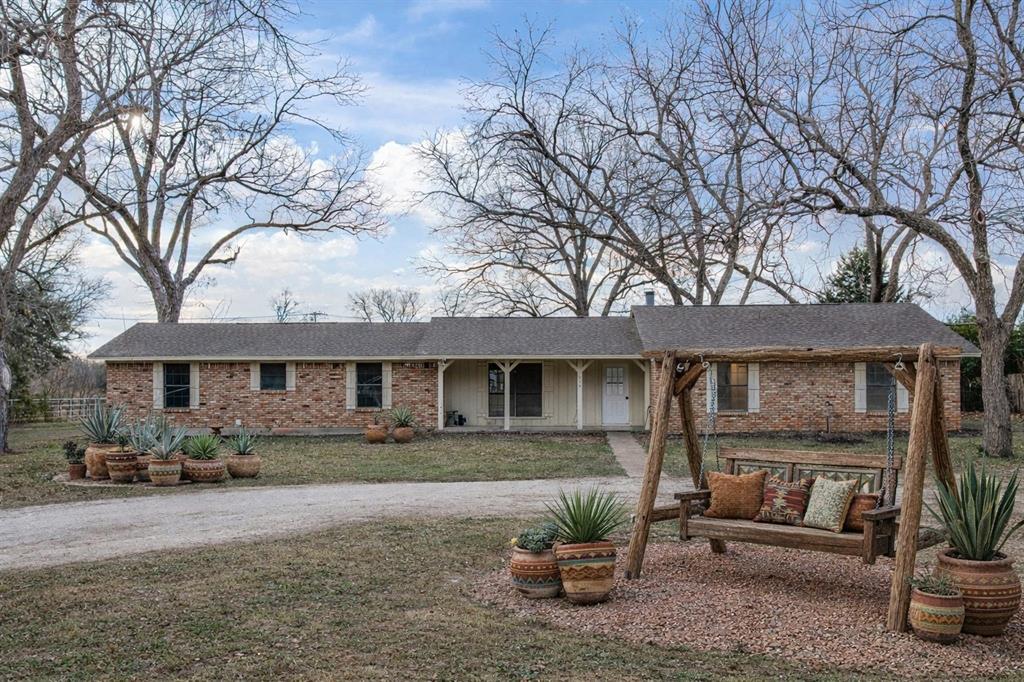 514 Dallas Street Italy, TX 76651 - Photo 2 of 34