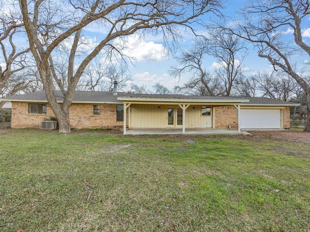 514 Dallas Street Italy, TX 76651 - Photo 28 of 34 front view of a house with a yard