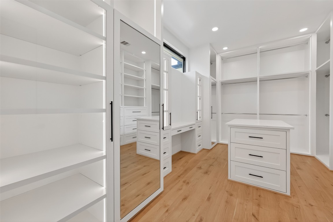 6534 Corbin Street Houston, TX 77055 - Photo 17 of 50 a view of a walk in closet