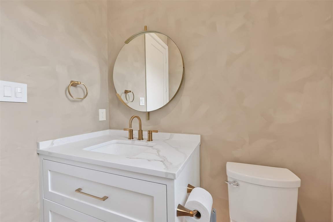 6534 Corbin Street Houston, TX 77055 - Photo 29 of 50 a bathroom with a sink and a mirror