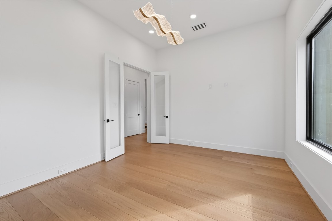 6534 Corbin Street Houston, TX 77055 - Photo 30 of 50 wooden floor in an empty room with a window