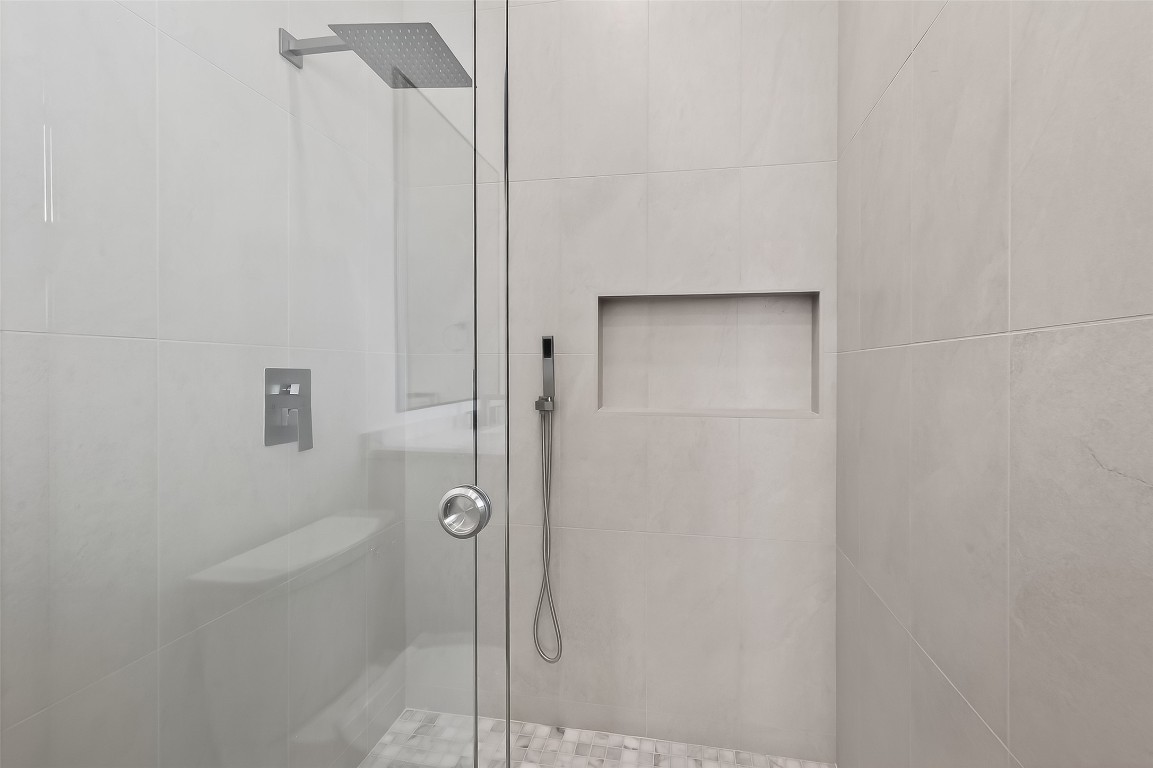 6534 Corbin Street Houston, TX 77055 - Photo 44 of 50 a bathroom with a shower