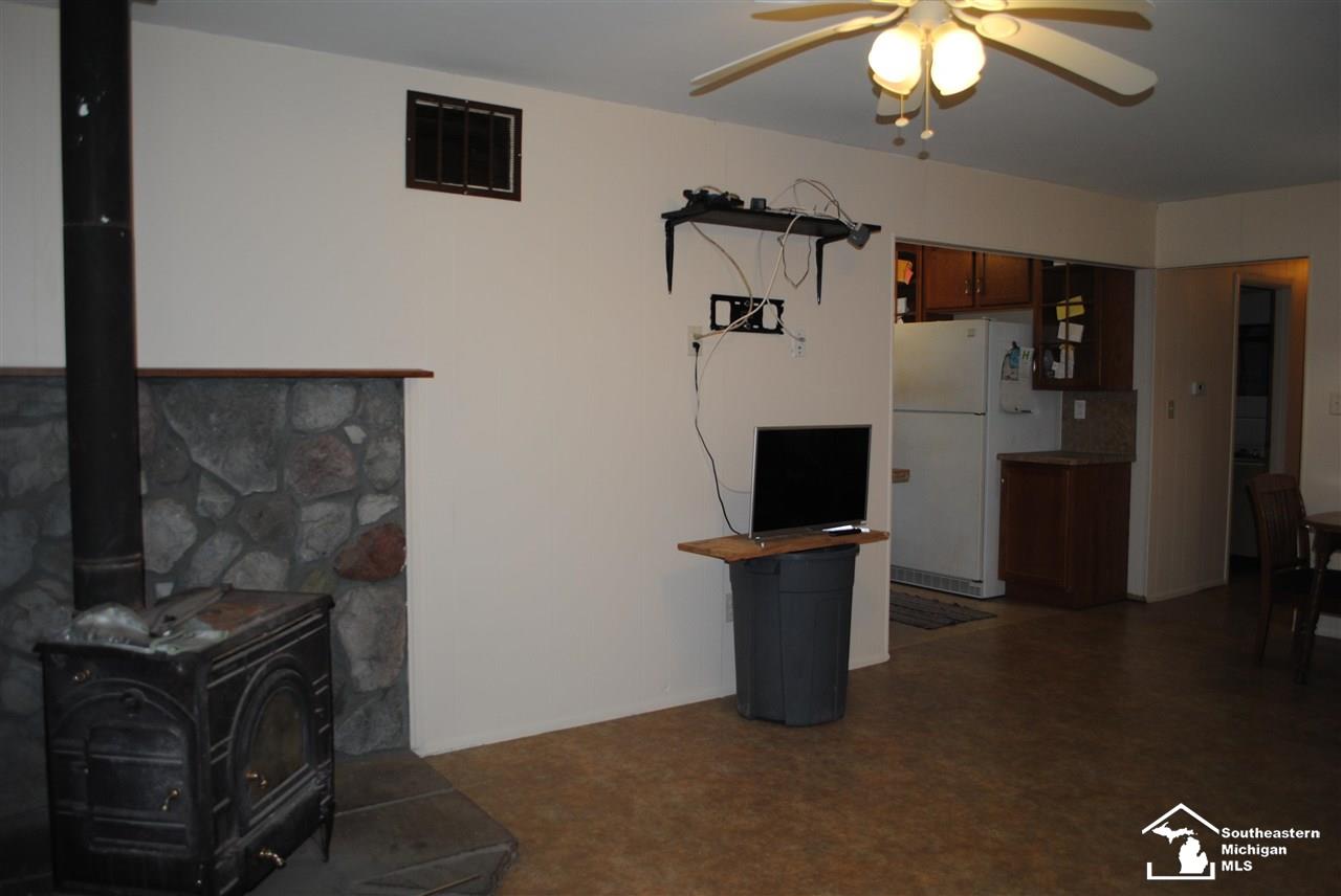 1910 Stewart Road Monroe, MI 48162 - Photo 10 of 46 50055372-9.JPG