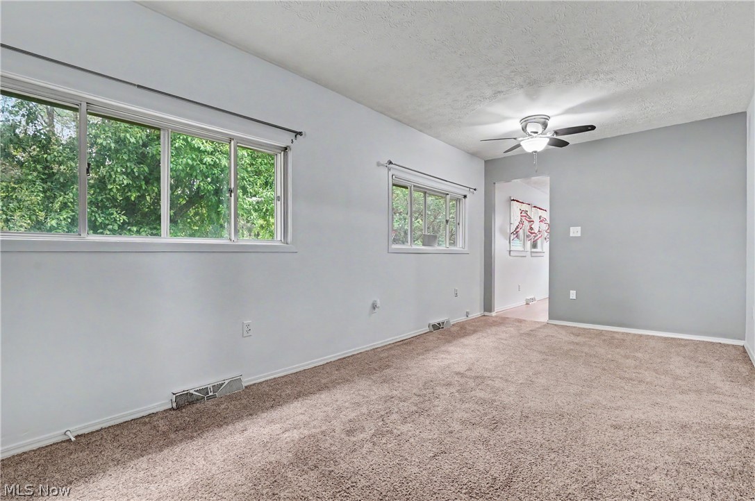 955 East Howe Road Kent, OH 44240 - Photo 4 of 41