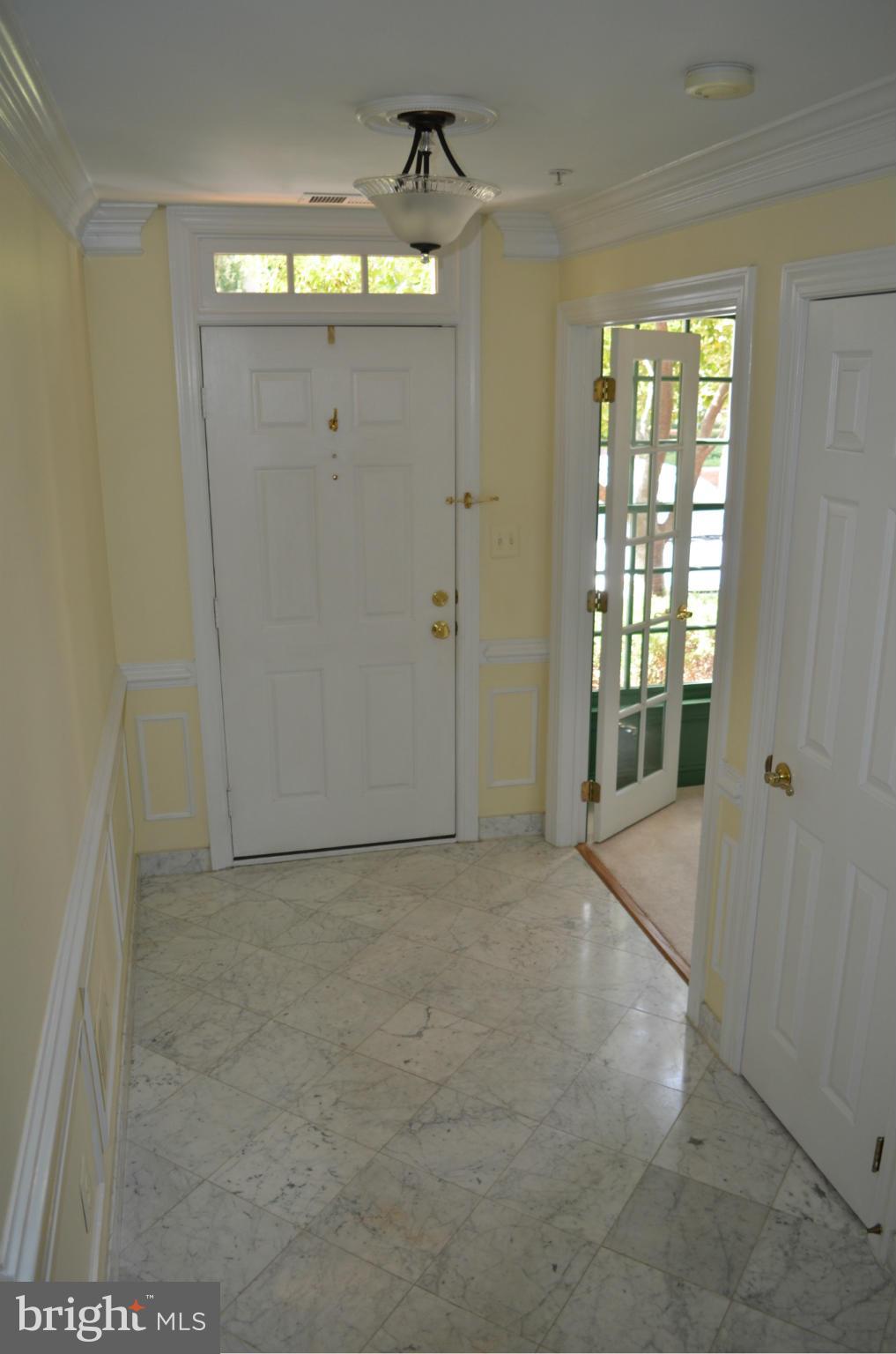 302 South Payne Street Alexandria, VA 22314 - Photo 2 of 30 Foyer