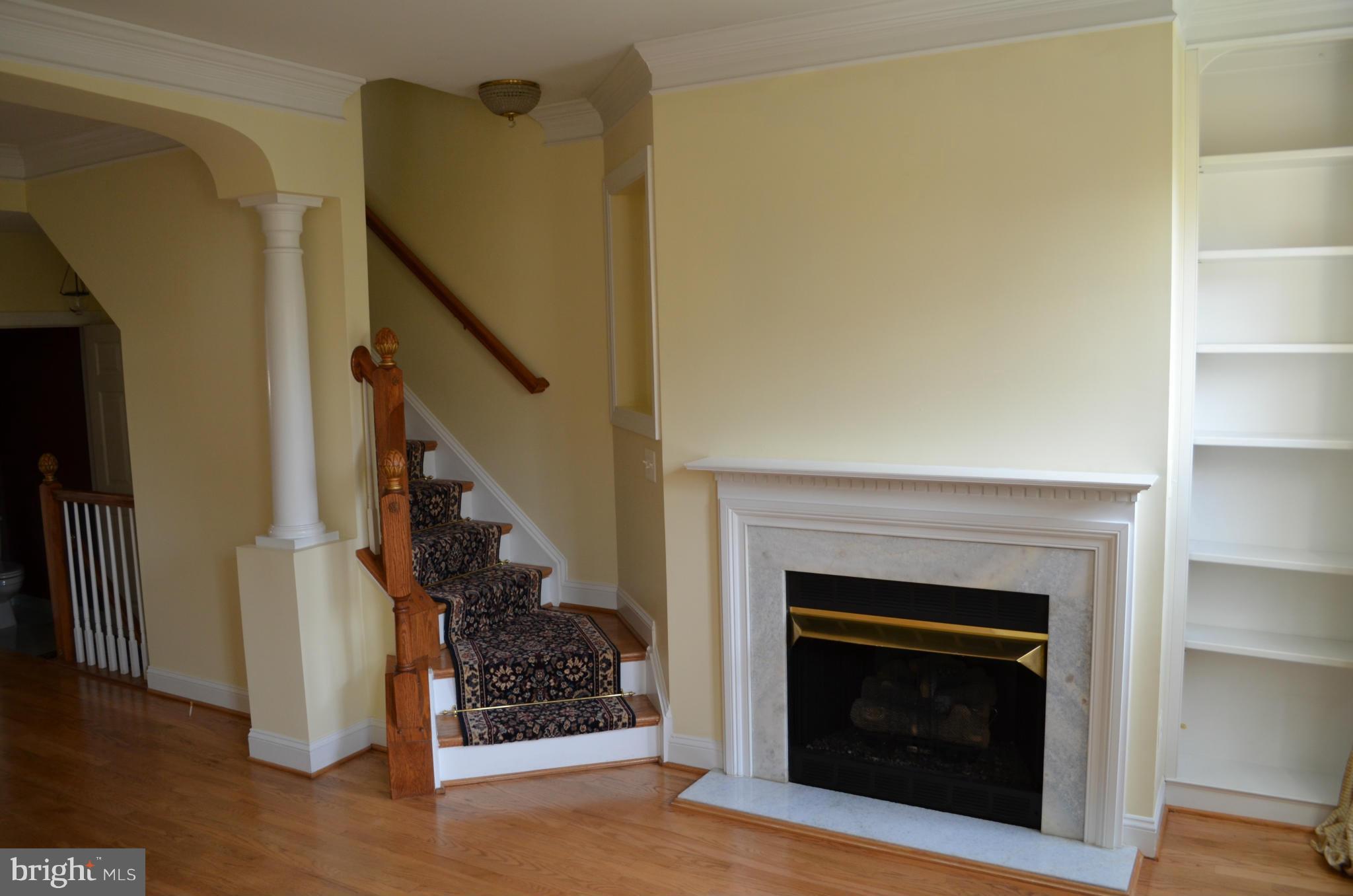 302 South Payne Street Alexandria, VA 22314 - Photo 11 of 30 Living Room