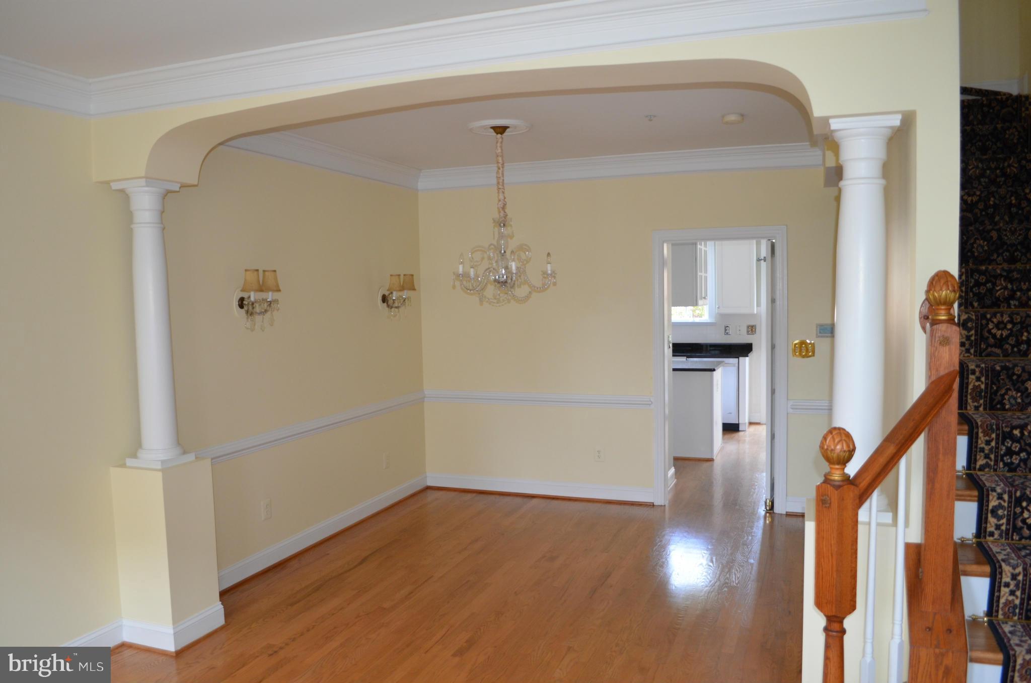 302 South Payne Street Alexandria, VA 22314 - Photo 10 of 30 Living Room