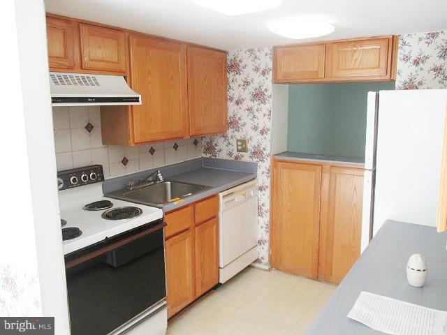 8917 Footed Ridge Columbia, MD 21045 - Photo 8 of 19 Kitchen