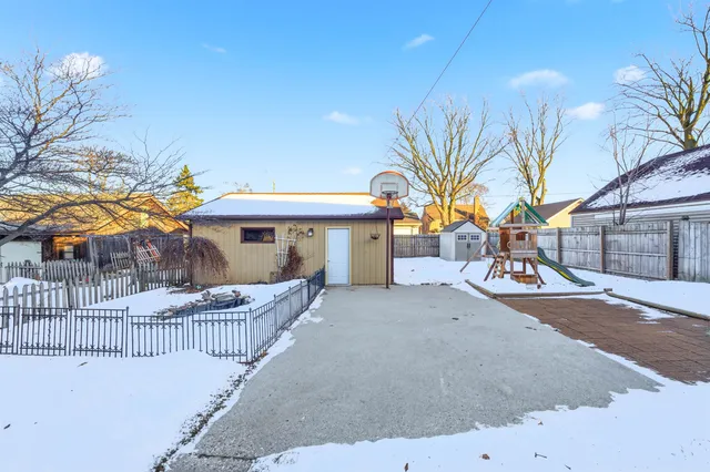 $224,900 | 847 North 6th Street, Manitowoc, WI 54220