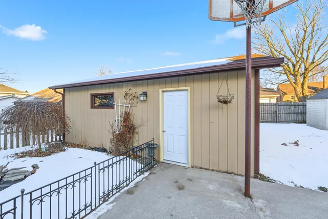 $224,900 | 847 North 6th Street, Manitowoc, WI 54220