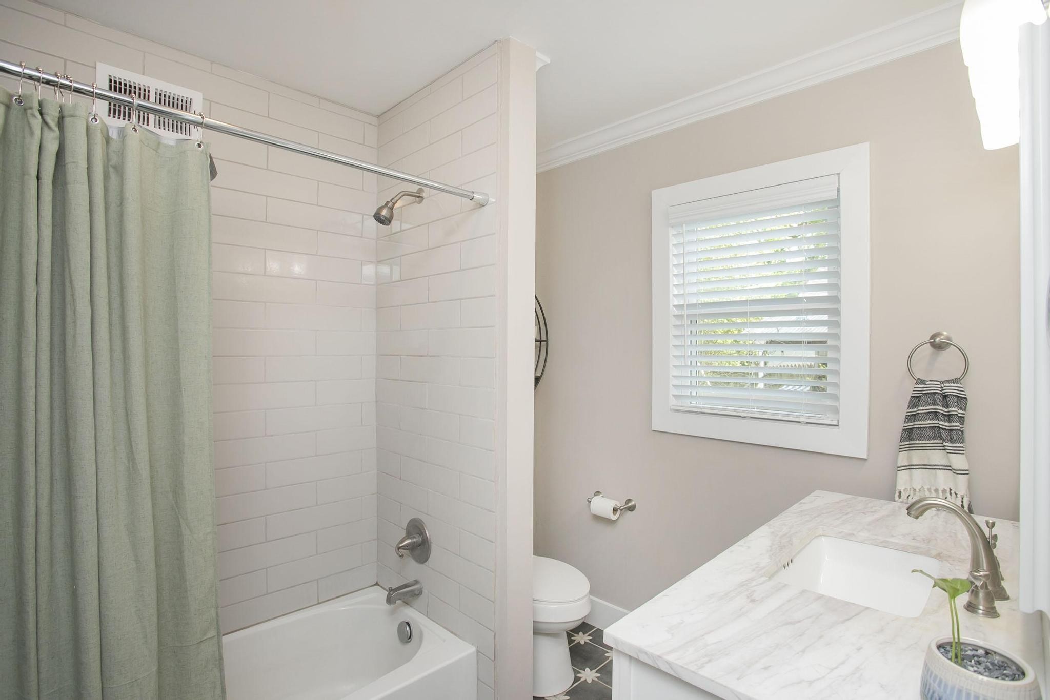 806 Fleming Street Columbia, TN 38401 - Photo 25 of 54 a bathroom with a sink a toilet and shower