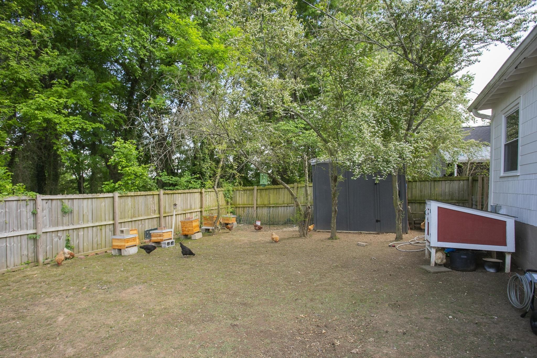 806 Fleming Street Columbia, TN 38401 - Photo 50 of 54 a backyard of a house with table and chairs