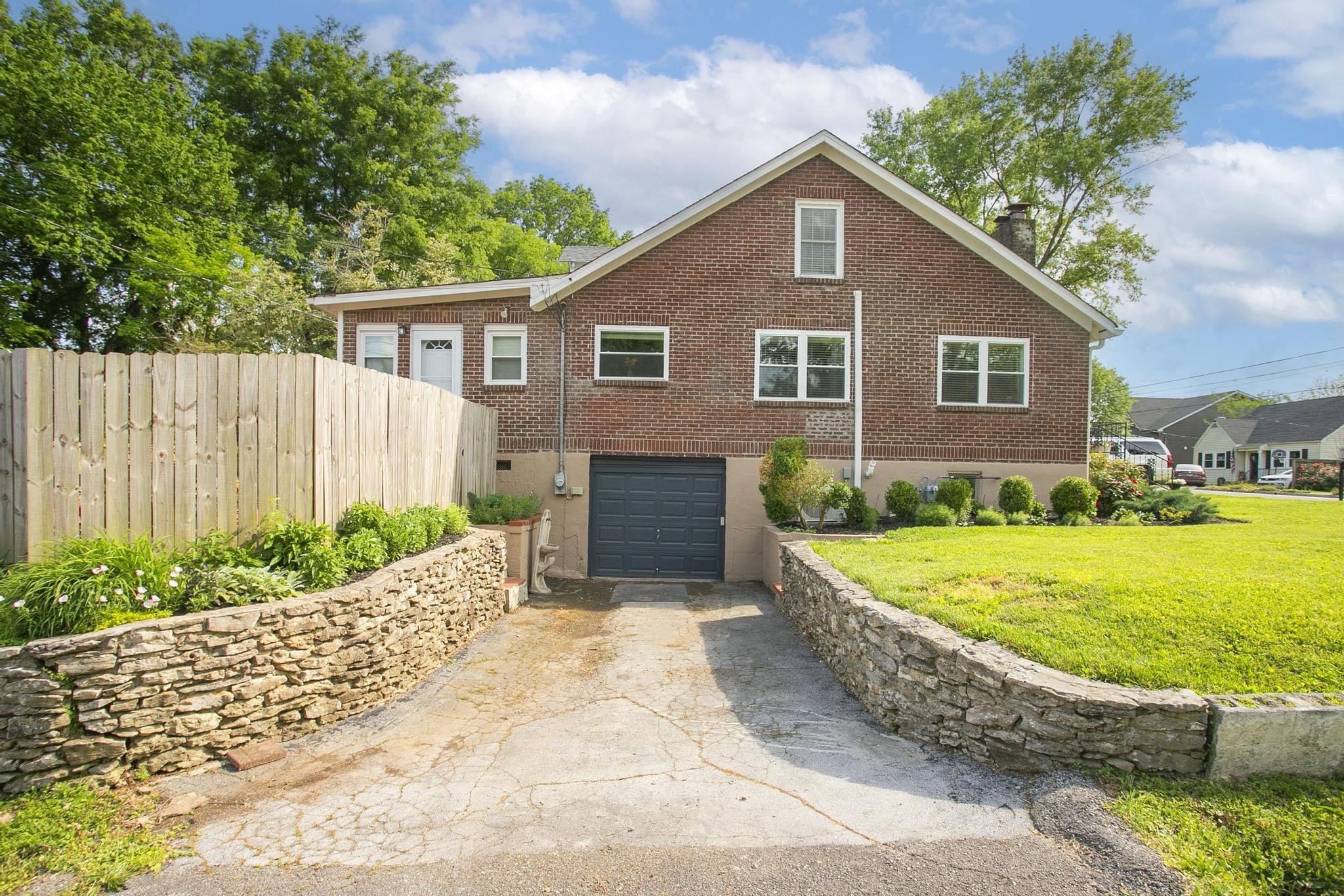 806 Fleming Street Columbia, TN 38401 - Photo 5 of 54 a front view of a house with garden
