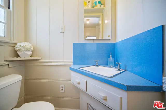 $1,095,000 | 10721 Landale Street, Toluca Lake, CA 91602