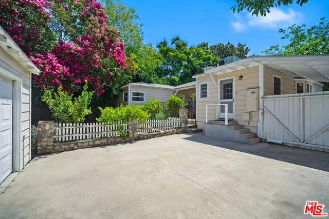 $1,095,000 | 10721 Landale Street, Toluca Lake, CA 91602