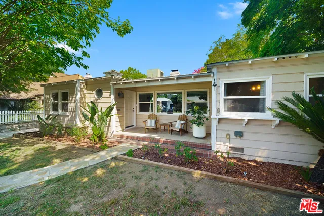 $1,095,000 | 10721 Landale Street, Toluca Lake, CA 91602